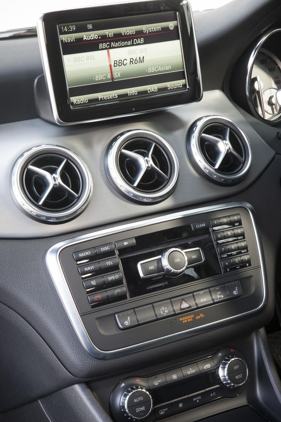  Mercedes-Benz GLA200 CDI 2014 года  (UK) (фото 41 из 46)